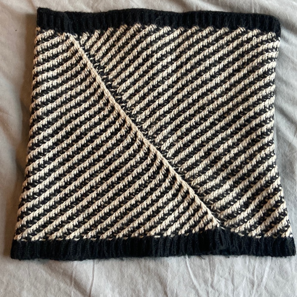 Black & white Knit infinity scarf